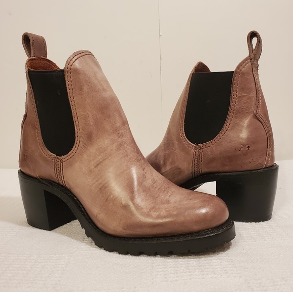 Frye Shoes - 🆕️ FRYE SABRINA 6G CHUNKY HEELED CHELSEA B